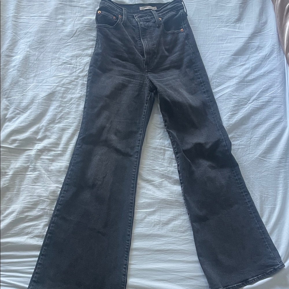 Levi’s rib cage flare